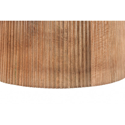 Close-up van de handmatig geribbelde middenpoot in mangohout Pecan