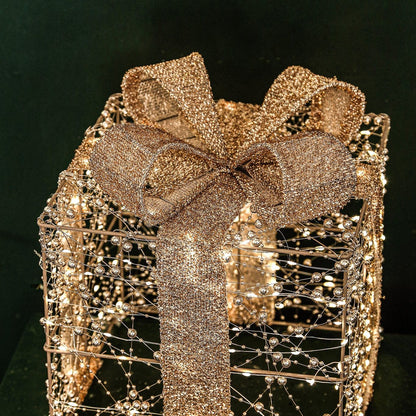 Set Van 3 Cadeaudozen Misk Goud van PTMD, close up van een verlichte cadeaudoos met strik