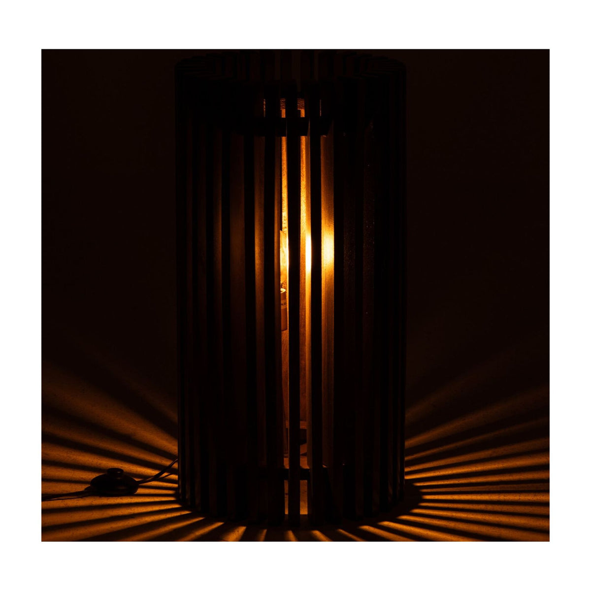 Lampada da tavolo in legno di mango scanalato marrone scuro J-Line