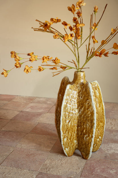 Vaso Ubi in porcellana giallo ocra J-Line