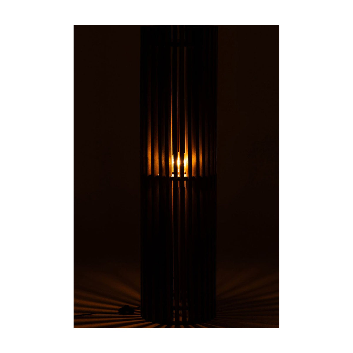 Lampada da terra scanalata in legno di mango marrone scuro J-Line